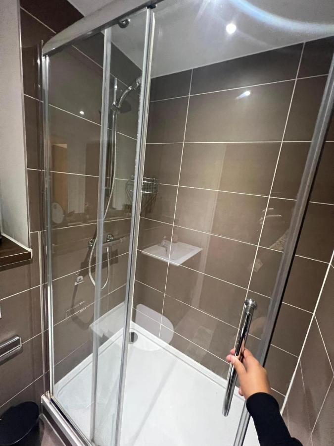 Spacious Sleep 7 Flat 20 Mins Central London Bp65 Exteriör bild